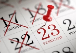 Что подарить мужчине на 23 февраля: 10 полезных подарков